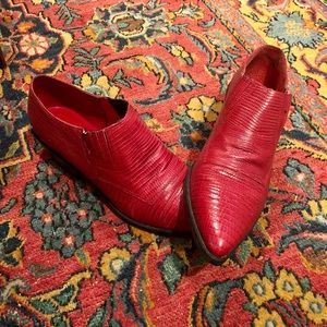Red pointy toe demi-boot in snake skin